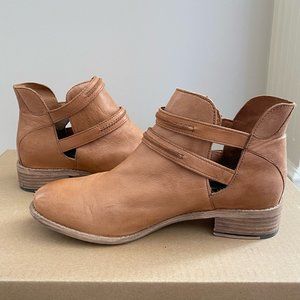 Diba True Road Map Double Strap Ankle Bootie Sz 8.5